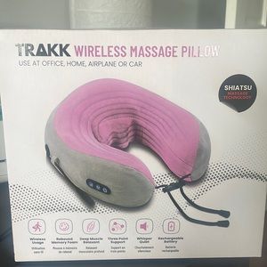 NWOT Trakk Wireless Massage Pillow